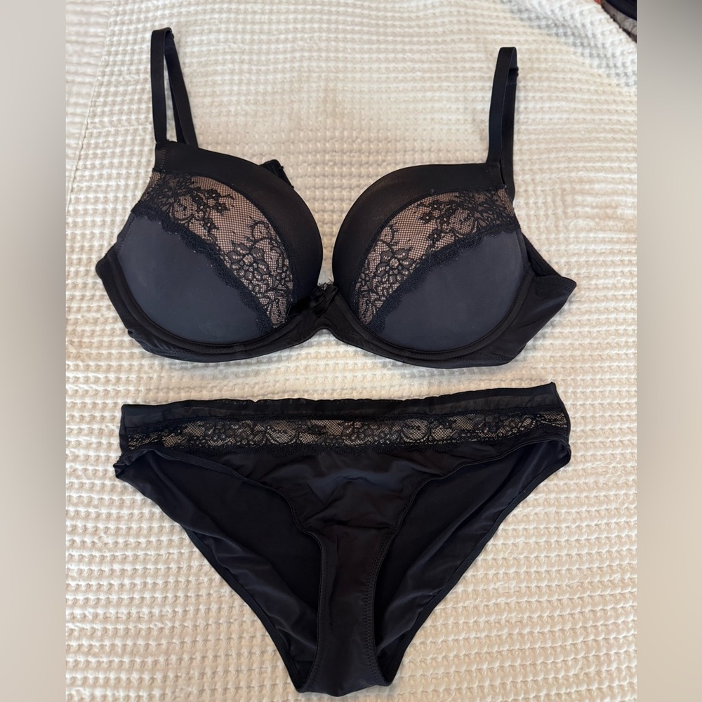 Adore Me Elegant Black Lace Bra and Panty Set - 36DD / Med